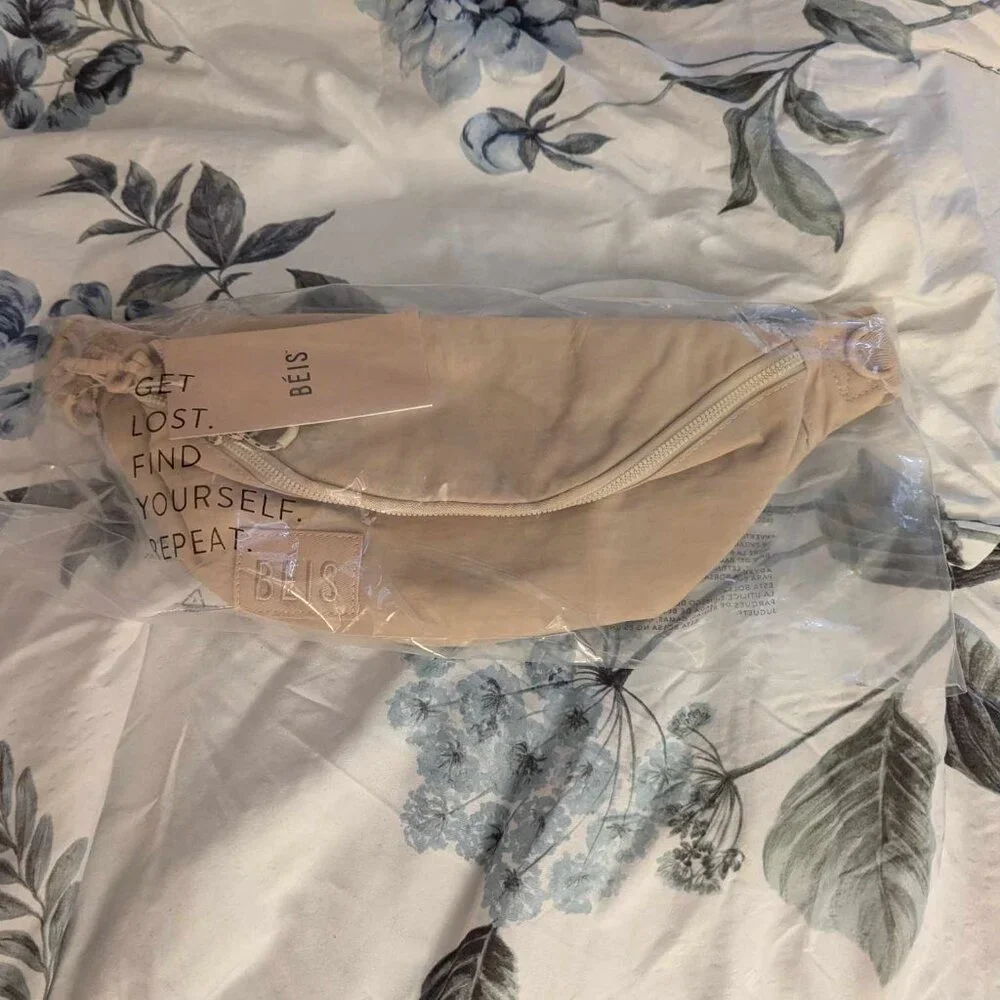 NWT BEIS Sport Pack in Beige - Picture 2 of 3